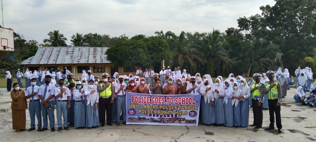 Program Police Goes To School, Unit Lantas Polsek Tandun Himbau Vaksinasi Dan Taat Prokes